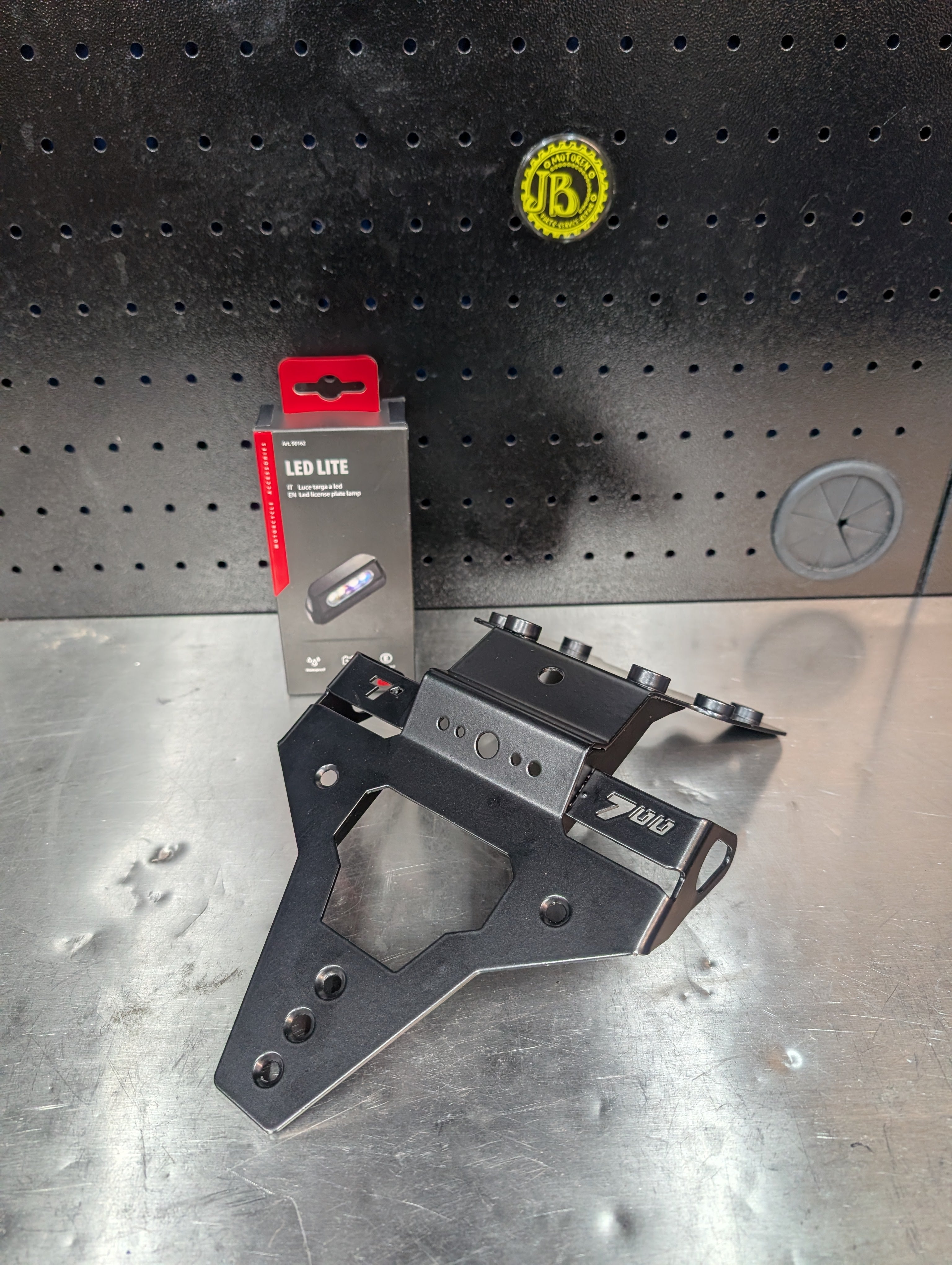 Atelie7 rear license plate holder